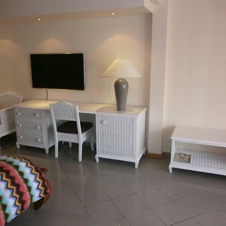 Studio En Bord De Mer - Residence La Vieille Tour Le Gosier  Buitenkant foto