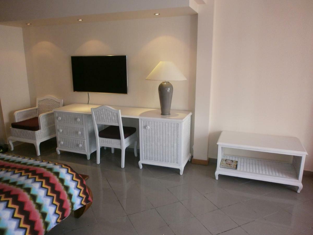 Studio En Bord De Mer - Residence La Vieille Tour Le Gosier  Buitenkant foto